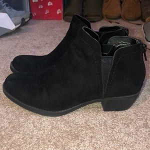 Carlos Santana Black Suede Ankle Booties/Boots